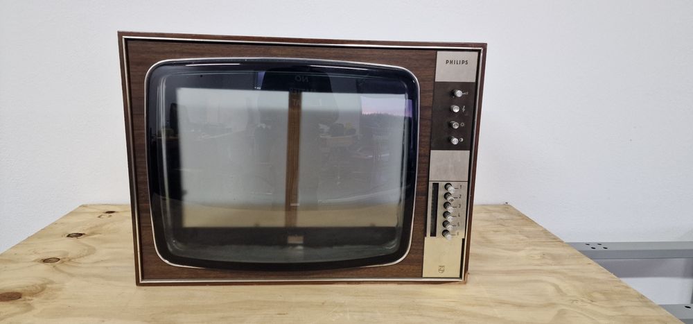 Televisão antiga Philips (estrutura)