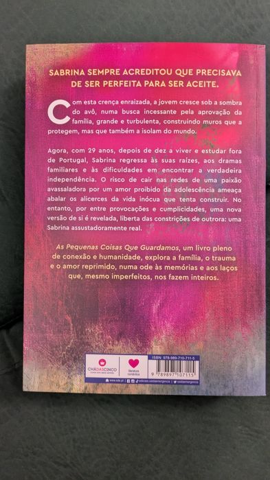 Livro "As Pequenas Coisas que Guardamos" de Catarina Araújo