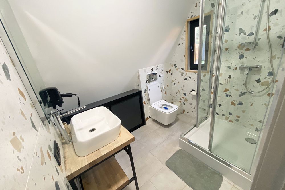 Оренда будинку з чаном, альтанкою, мангалом, кострищем, біля річки