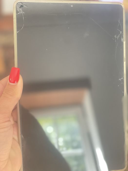 Tablet lenovo m9 na caixa com capa de suporte