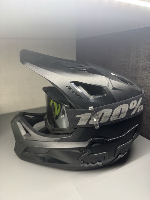 Kask fox rampage rozmiar YL i 100percent Strata 2 Okulary mozna kupic oddzielnie