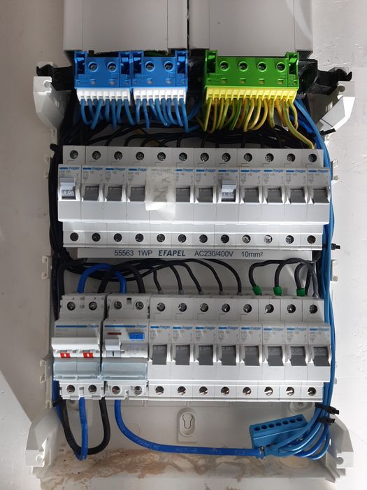 Eletricista técnico/ instalação elétrica 

* Remodelação e Manutenção