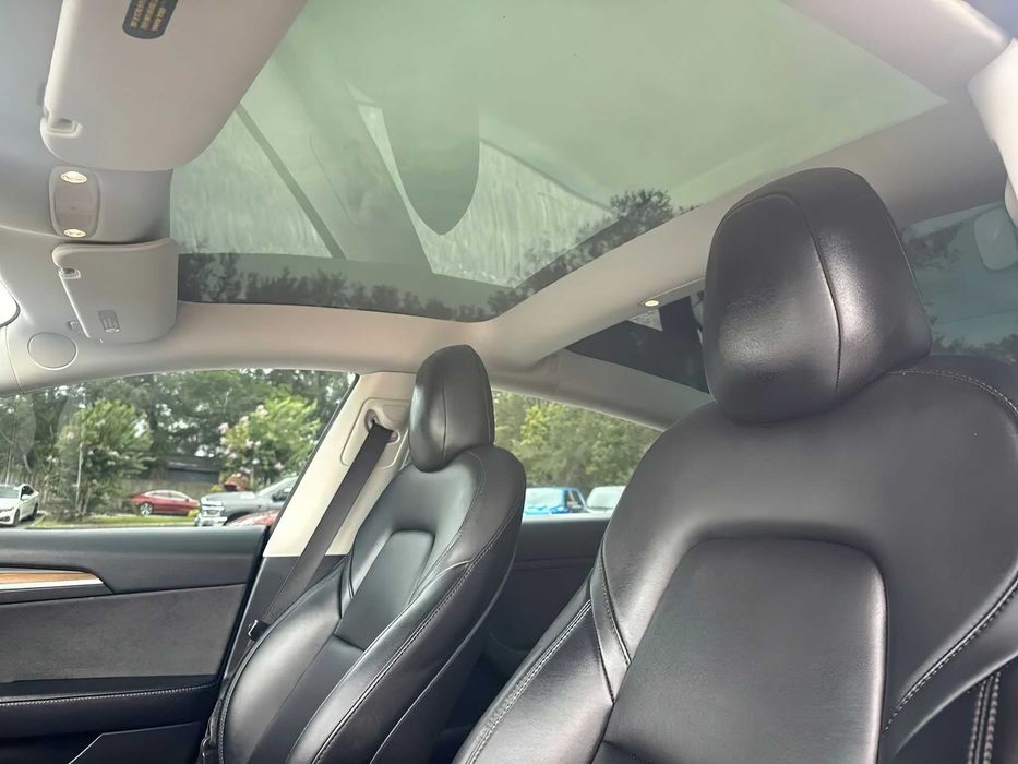 Tesla Model 3      2023