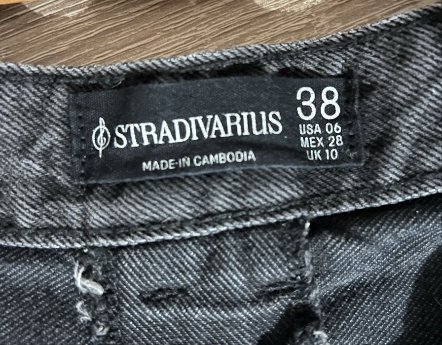 Сірі джинсові шорти stradivarius