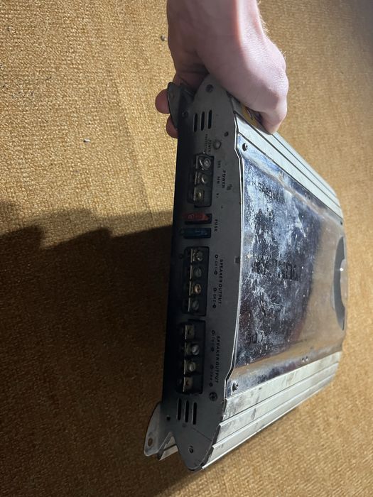 Продам усилителя в машину H-SA6041