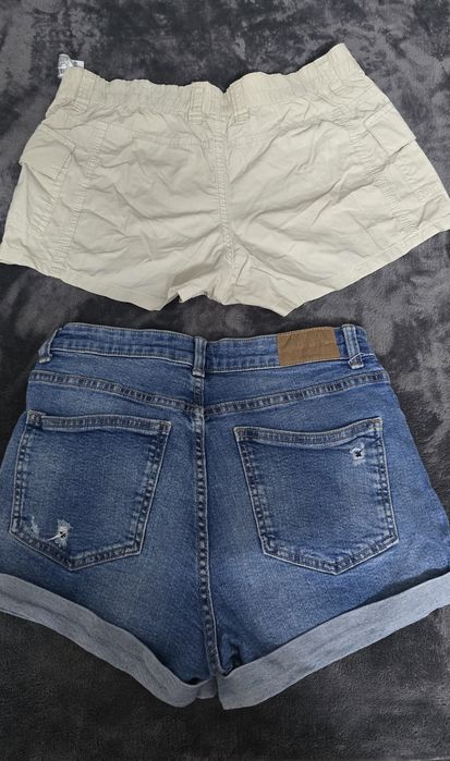 Roupas semi novas.