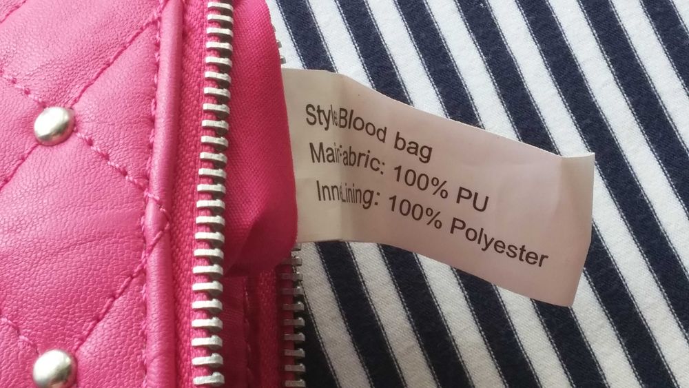 Śliczna nieużywana kosmetyczka w kolorze fuksji !!