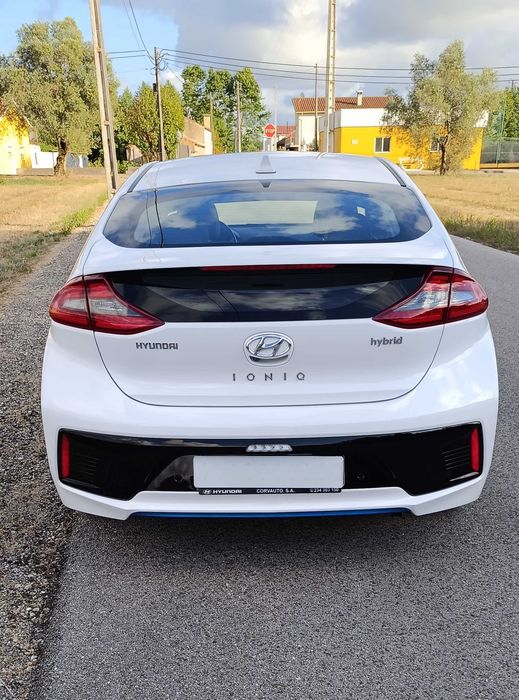 Hyundai IONIQ 1.6 GDI Hybrid  TECH (HEV) de 141 cv- COMO NOVO