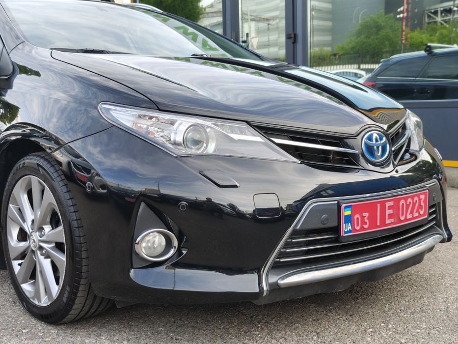 TOYOTA AURIS HYBRID 1,8 бенз+електро  2014 ІДЕАЛ ВІДЕО