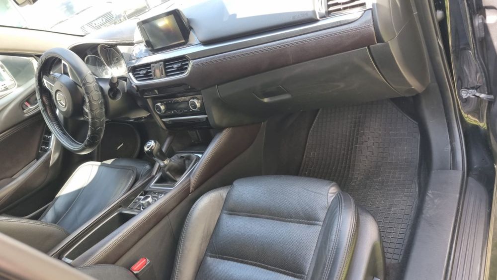 Mazda 6 de 2016, versão 2.2 Sky-D Evolve Navi.