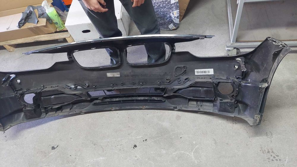 Para-choques e grelhas frente ORIGINAL BMW F30