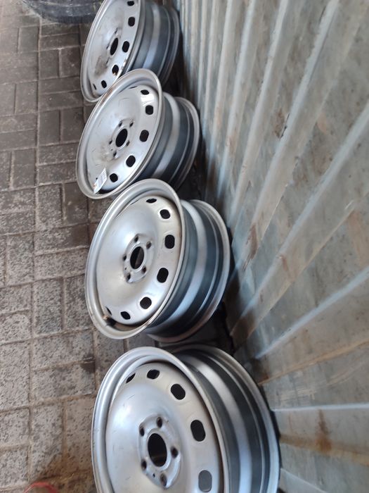 Диски металеві r16 renault trafic duster 5.1143 et50 dia 66.1