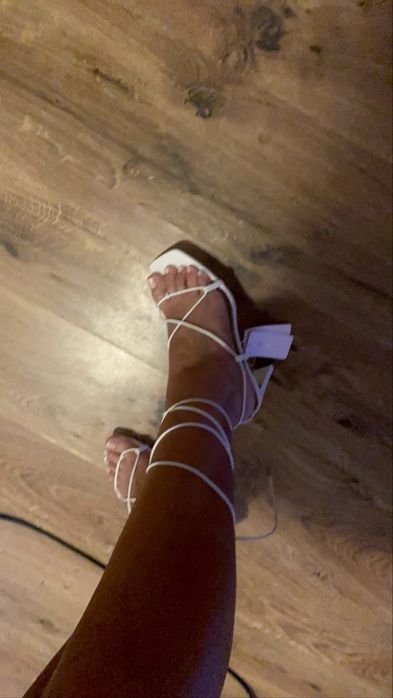 Sznurowane sandalki biale deezee 38 nowe z merka