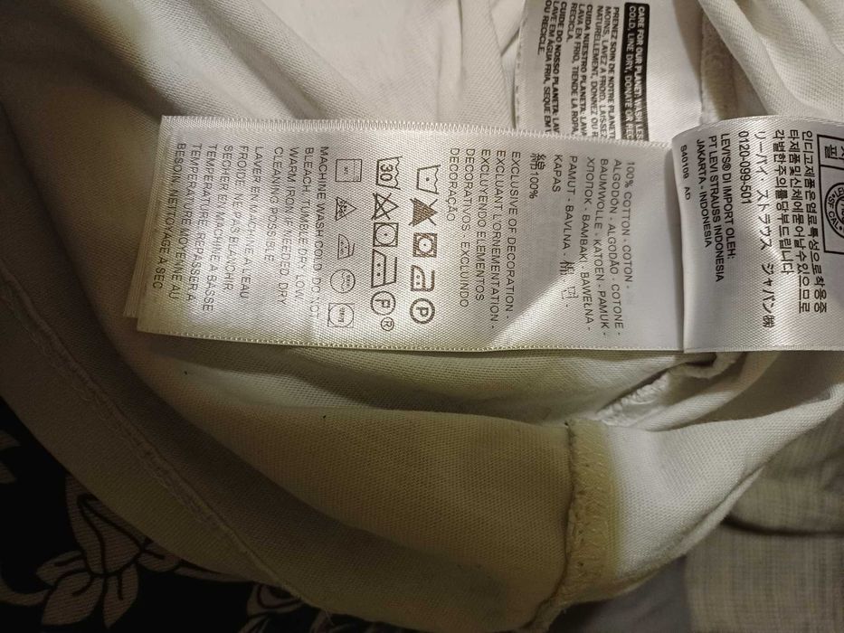 Biały t-shirt levis Levi's V-neck XS (dekolt w serek)