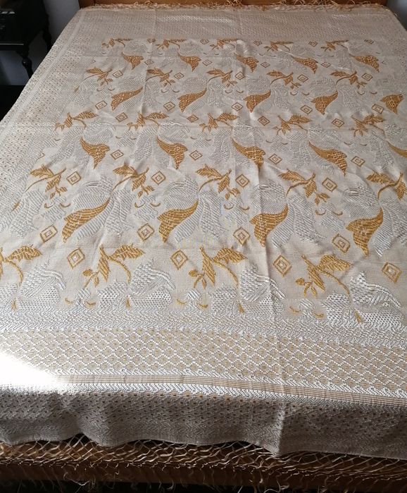 2 colchas antigas em linho valor por unidade