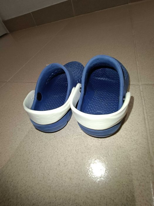 Crocs tamanho 21