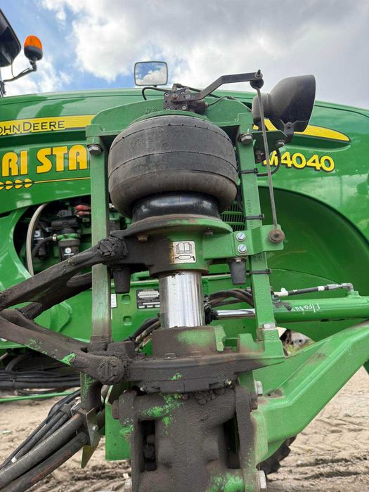 Обприскувач самохідний John Deere M4040