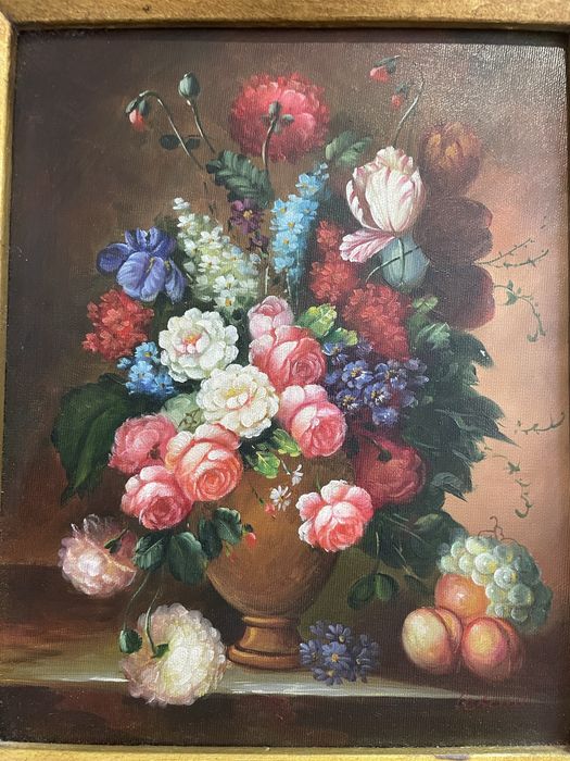 Kwiaty letnie w wazonie w pieknej drewnianej ramie