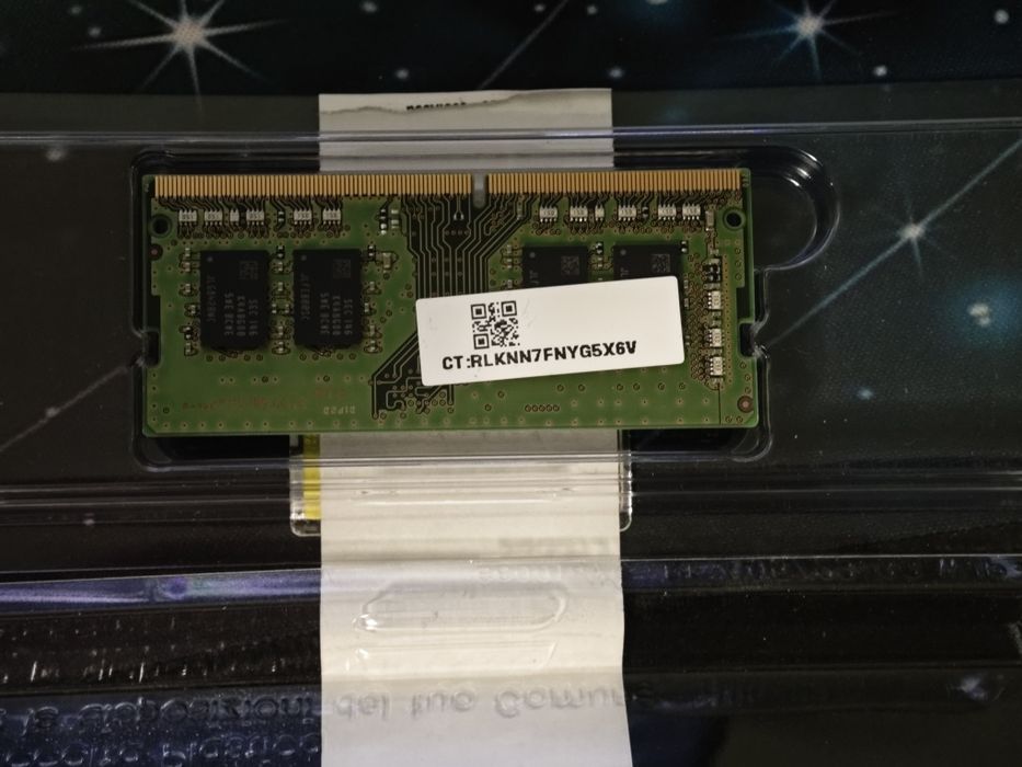 Оперативна пам'ять для ноутбука Samsung SO-DIMM DDR4-3200 16GB (2x8GB) (M471A1K43EB1-CWE)