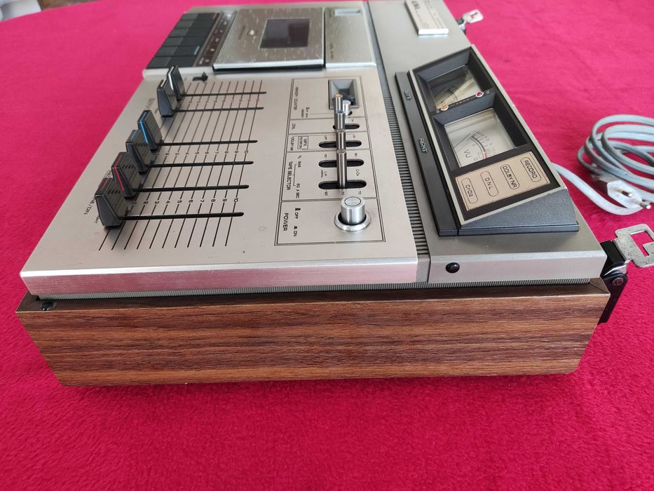 Aiwa AD-1800 Stereo Cassette Deck