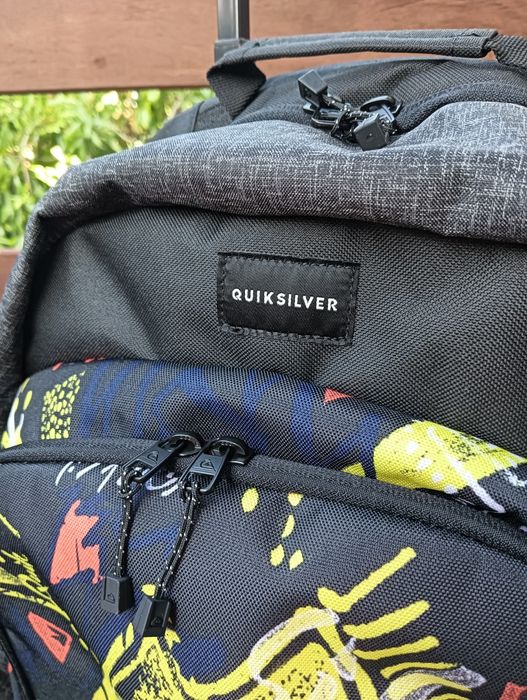 Duas mochilas Quiksilver c/rodas