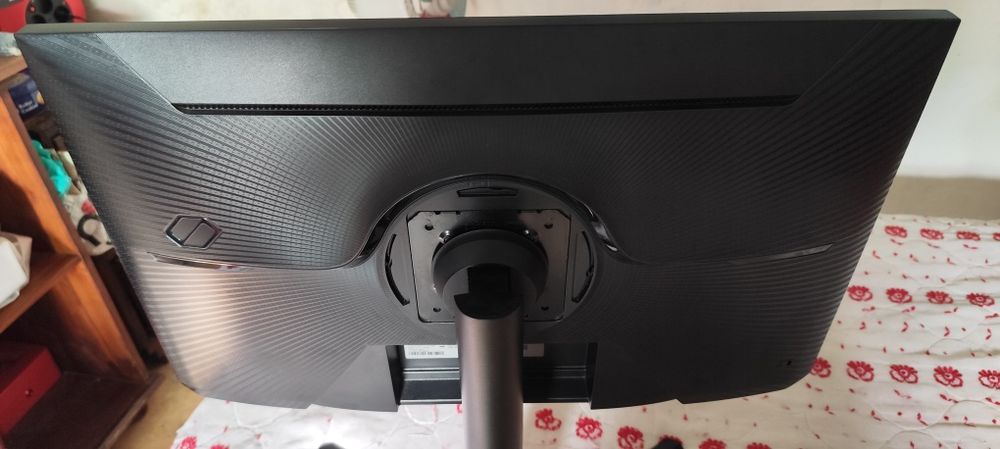 Samsung odyssey G4 Full HD 240hz IPS 27 polegadas, apenas para venda na ilha de são Miguel não envio para continente nem outras ilhas!