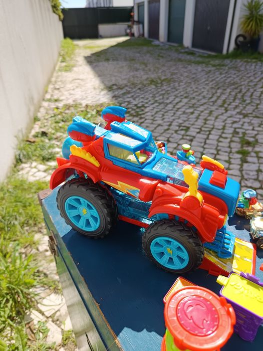 Pack SuperZings: Camião Monster Roller+ 36 Bonecos e lata própria +...