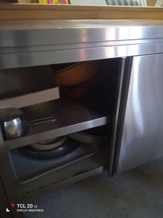 Móvel em Inox com Duas Portas de Correr