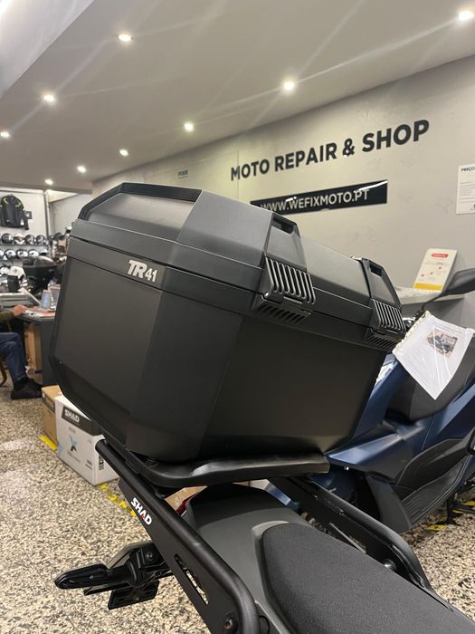 Yamaha T7 Teneré de 2024 com 10000 Kms, como nova e Top Case