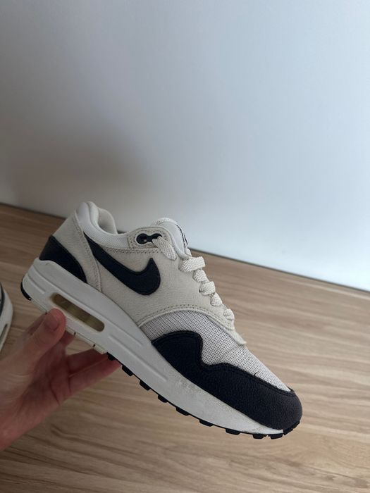 Продаж кросівок Nike
