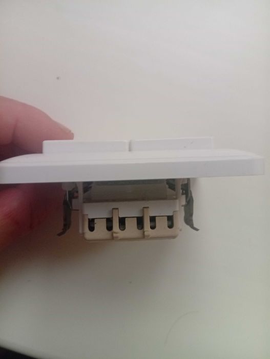 Продам выключатель 2 клавишный