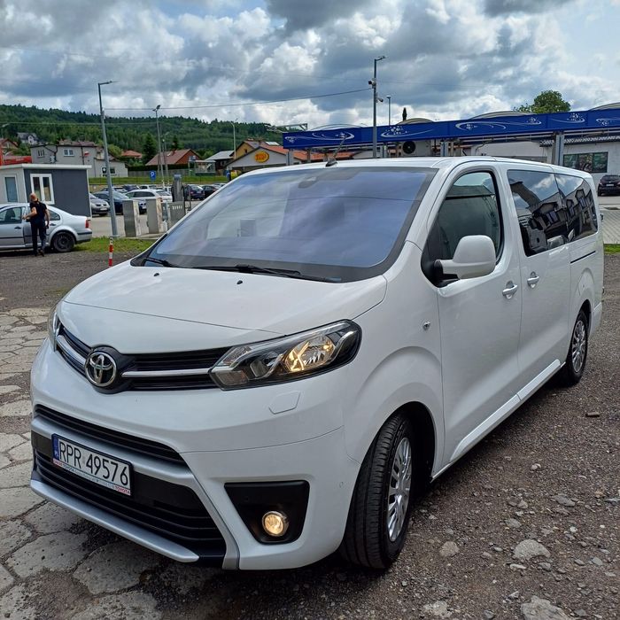 TOYOTA PROACA verso 9 osobowa