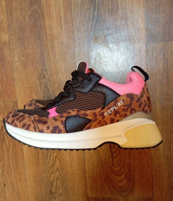 Продам кроссовки Replay