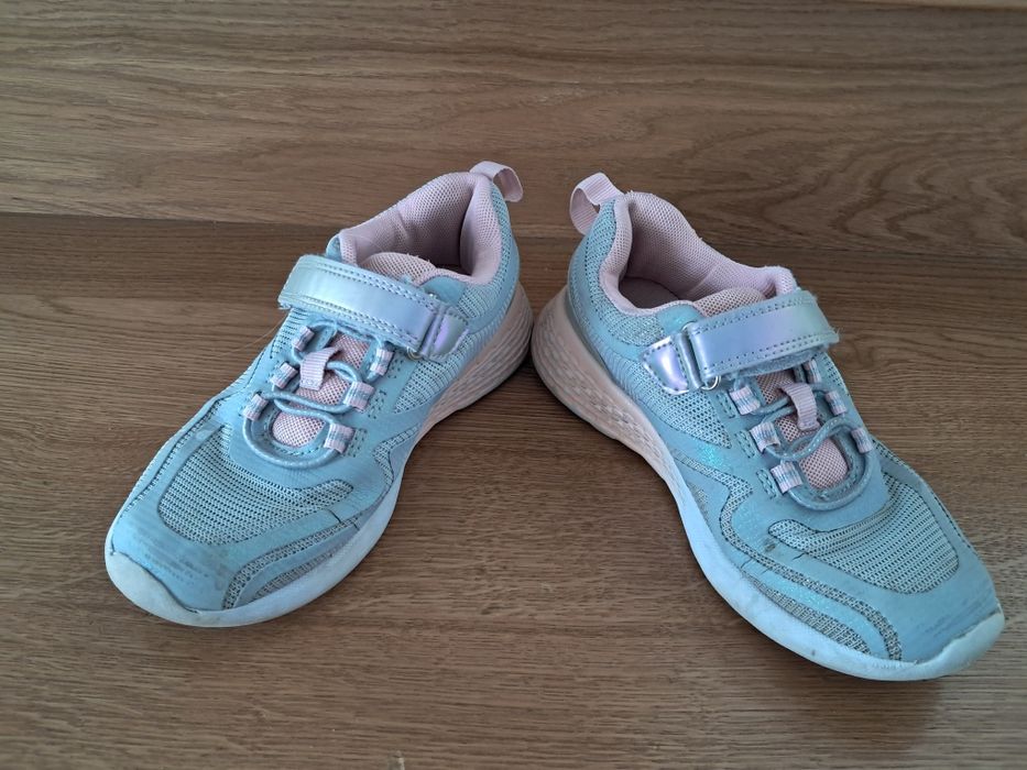 Adidasy dziewczęce 30 rozmiar na rzepy firmy decathlon