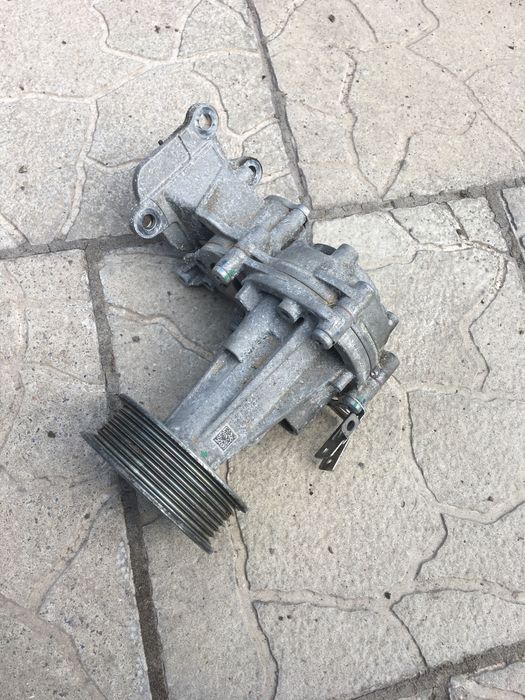Помпа водяная Jeep Cherokee KL 2.0 турбо