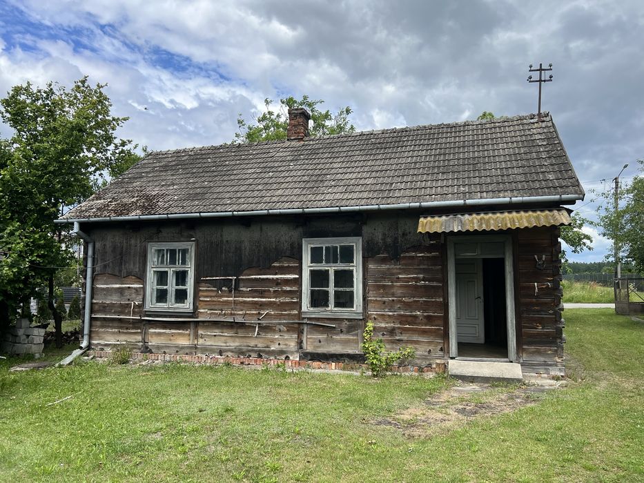 Dom z drewnianych bali do rozbiórki