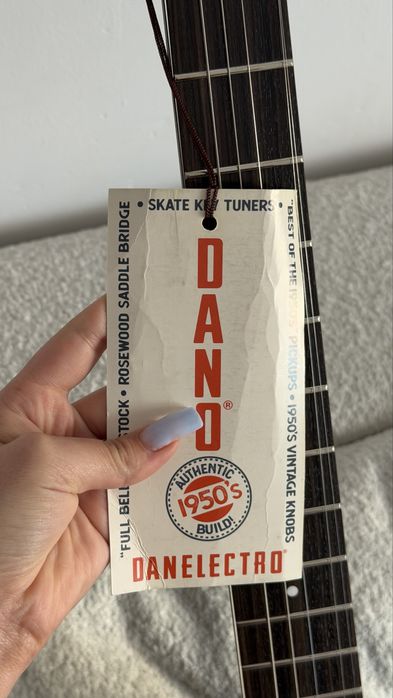 Spredam nowa electryczna gitare Danelectro