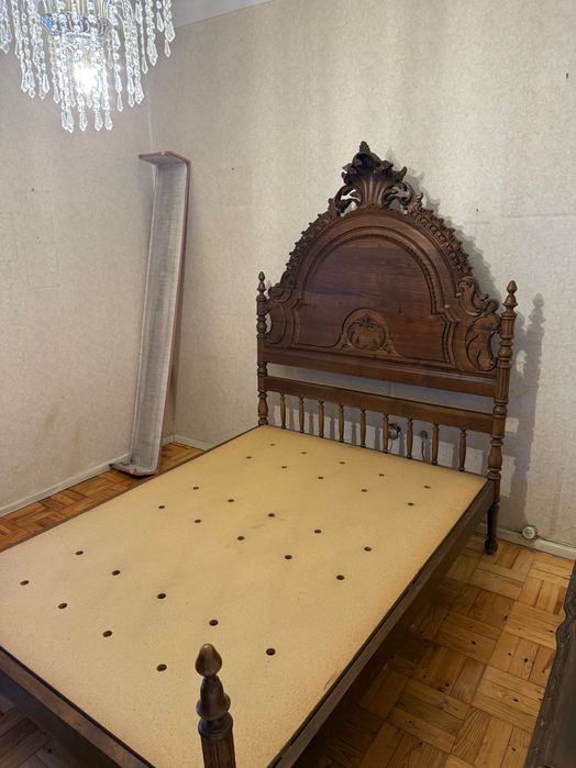 Cama em castanho