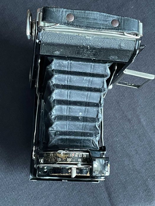 Старовинний фотоапарат Zeiss Ikon 515/2 об'єктив 1:4,5 F 11cm
