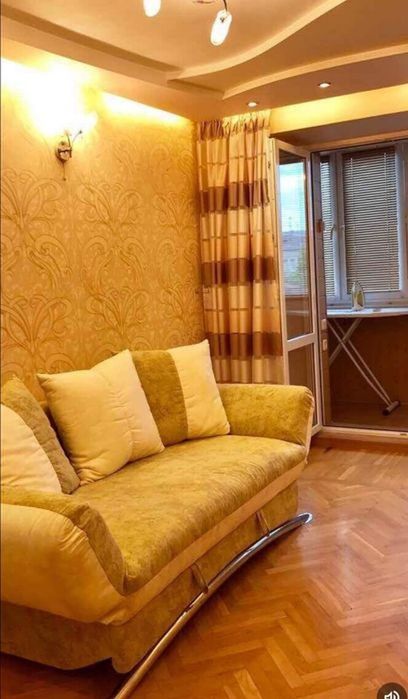 l Продається двокімнатна квартира в самому Центрі!