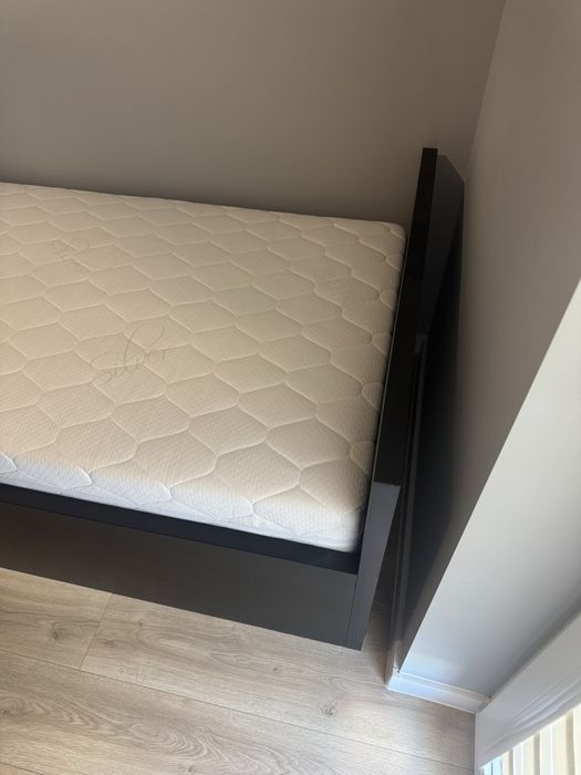 Łóżko z materacem piankowym 90x200