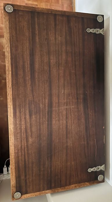 Arca antiga em madeira maciça – resistente e decorativa