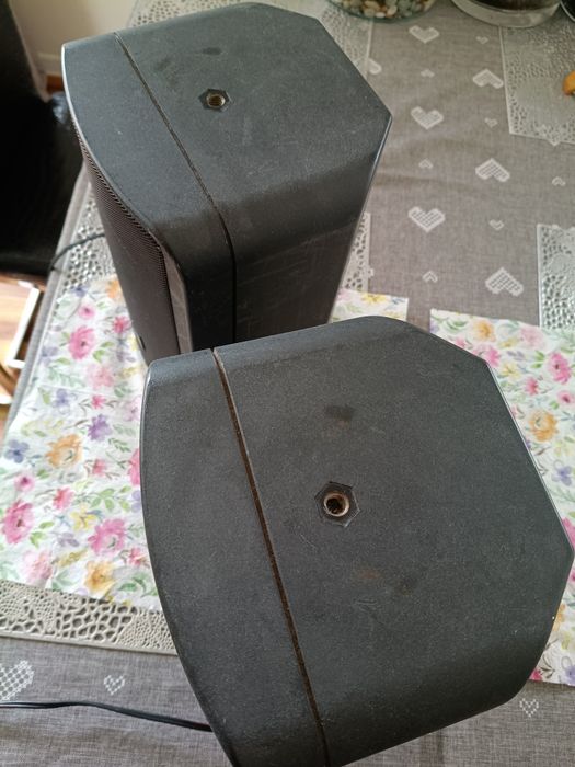 Dwa głośniki Zeck Audio F 52S.