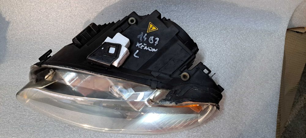 Lampa lewa Xenon Audi A4 B7 żarnik przetwornica kpl