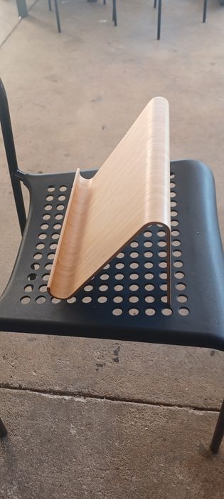 Porta Revistas em Madeira Ikeia