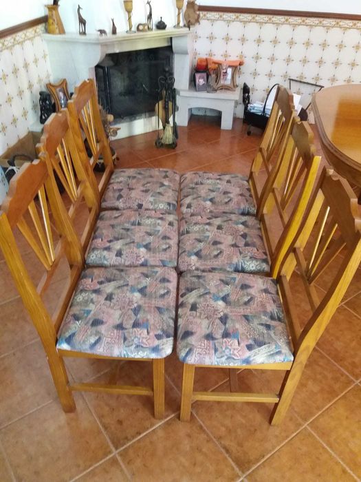 Mesa extensível em madeira maciça, pinho mel.