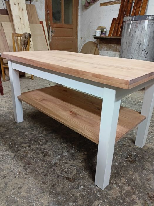 Nowy stół drewniany