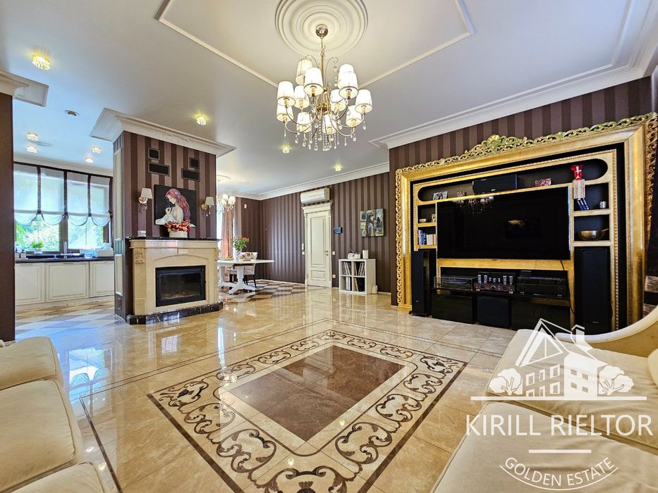 В городке "Золотые Ключи" продается дом с баней и бассейном