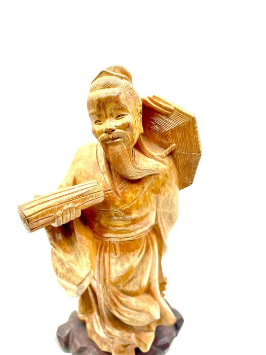 Buda oriental em madeira