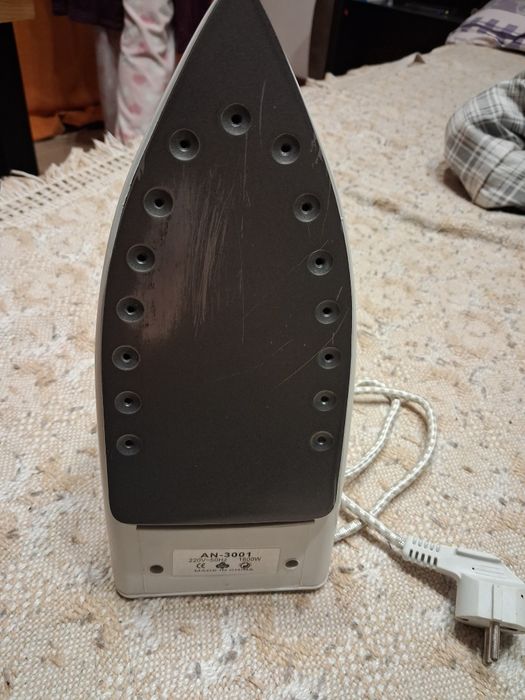 Утюг недорого робочий.